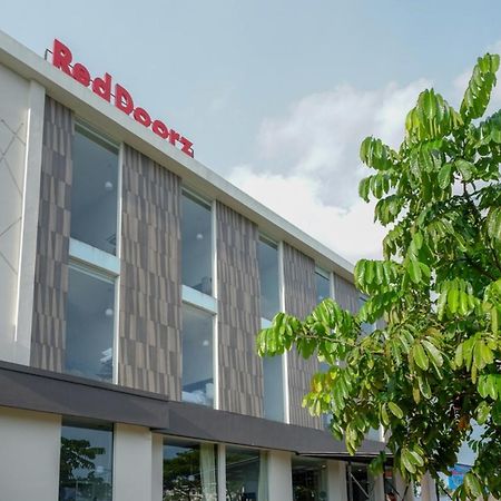 Reddoorz Plus Near Solo Baru Bagian luar foto