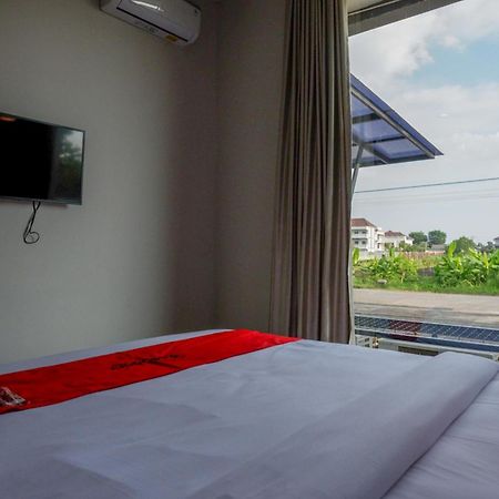Reddoorz Plus Near Solo Baru Bagian luar foto