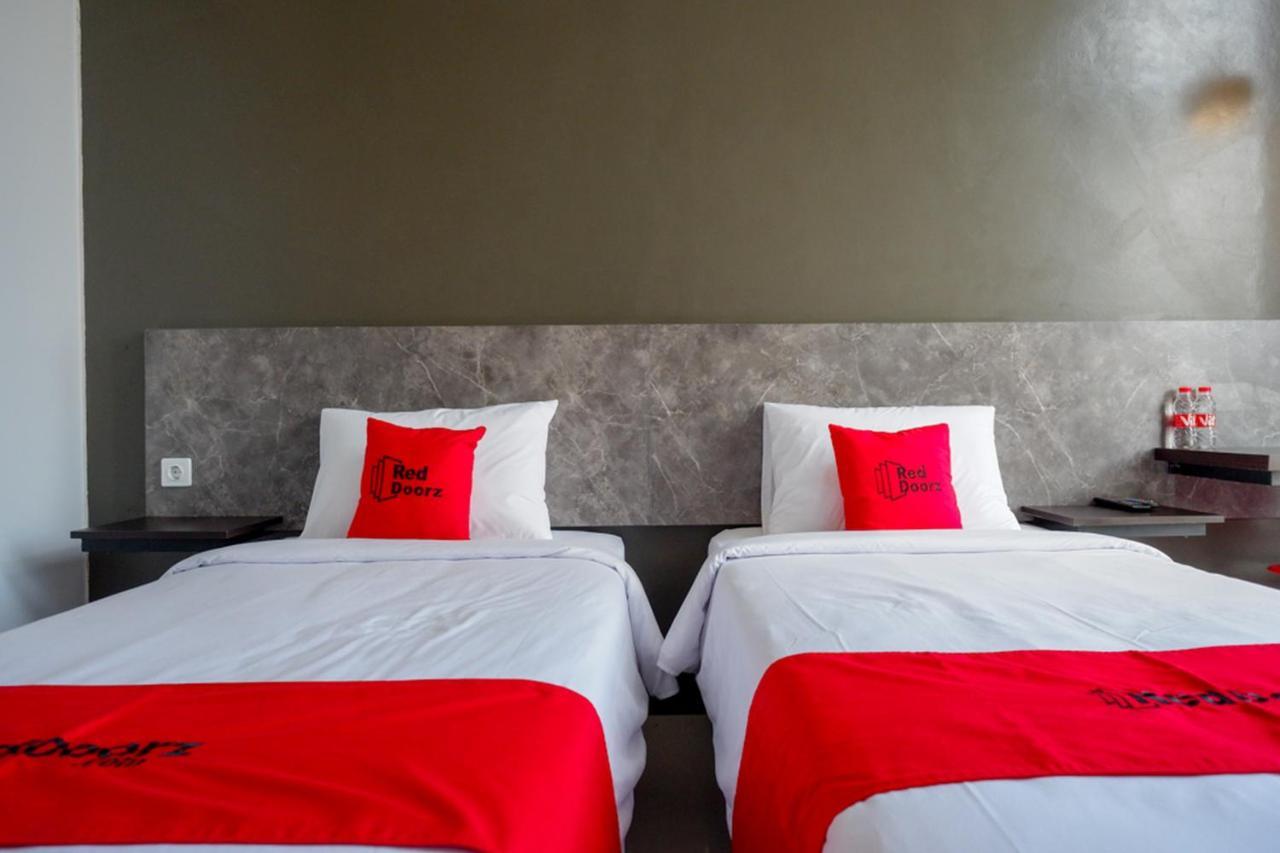 Reddoorz Plus Near Solo Baru Bagian luar foto