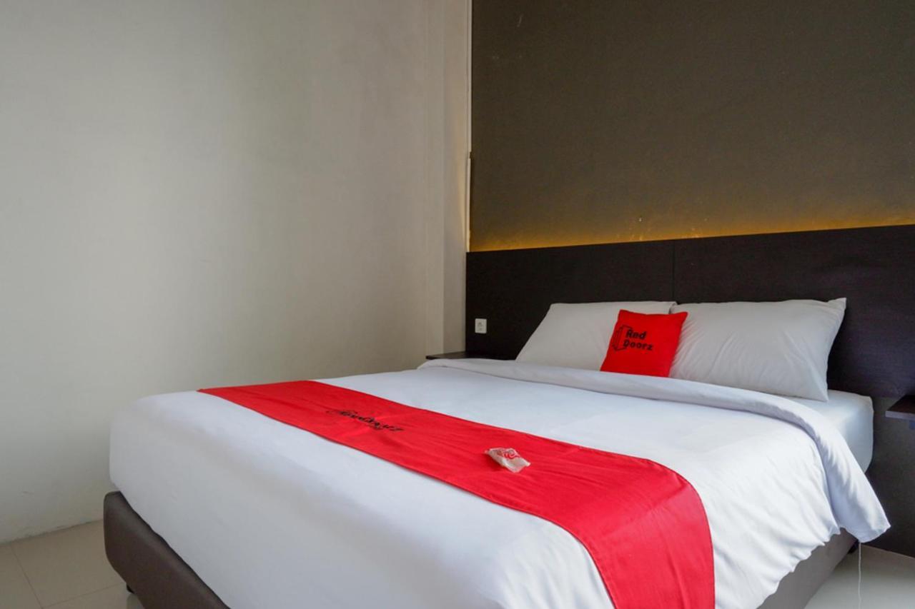 Reddoorz Plus Near Solo Baru Bagian luar foto