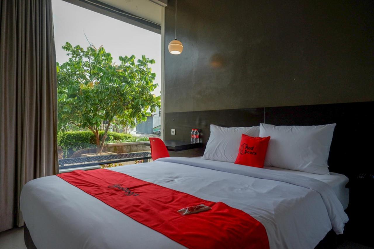 Reddoorz Plus Near Solo Baru Bagian luar foto