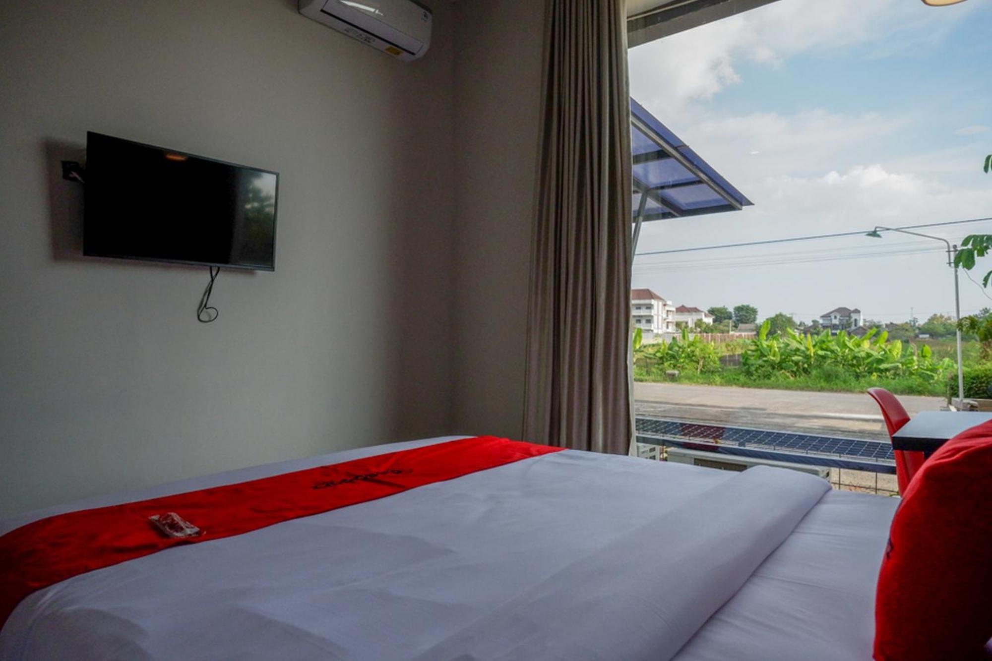 Reddoorz Plus Near Solo Baru Bagian luar foto