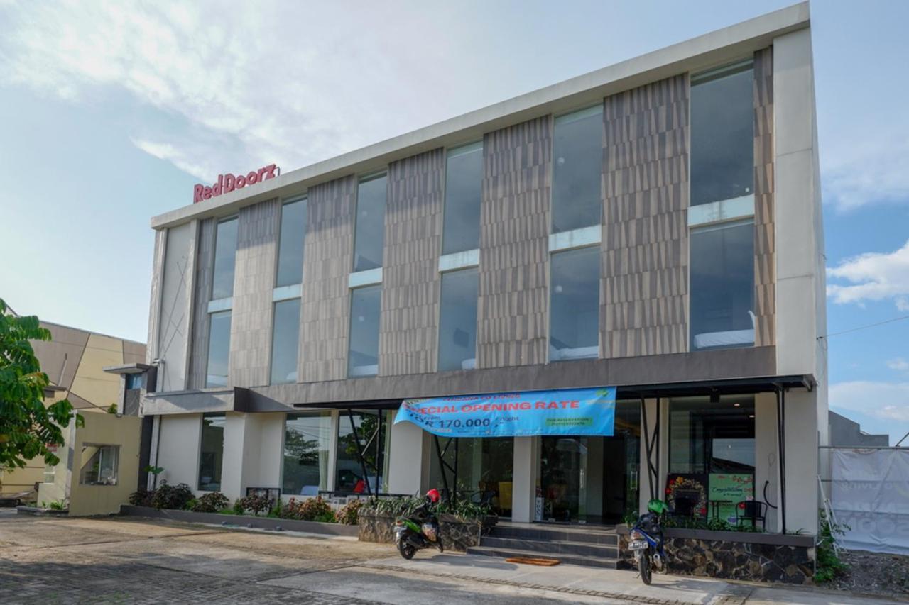 Reddoorz Plus Near Solo Baru Bagian luar foto