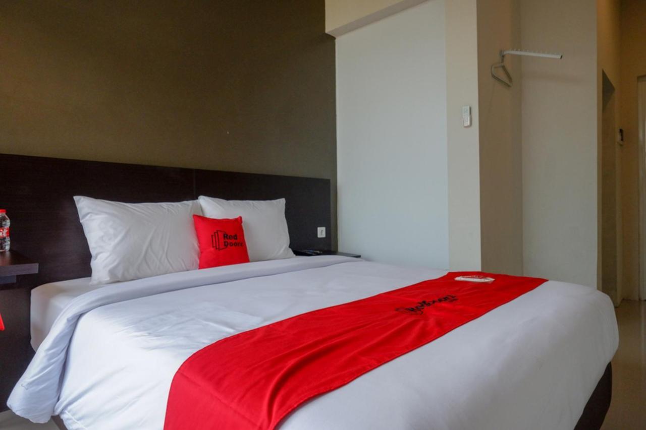 Reddoorz Plus Near Solo Baru Bagian luar foto