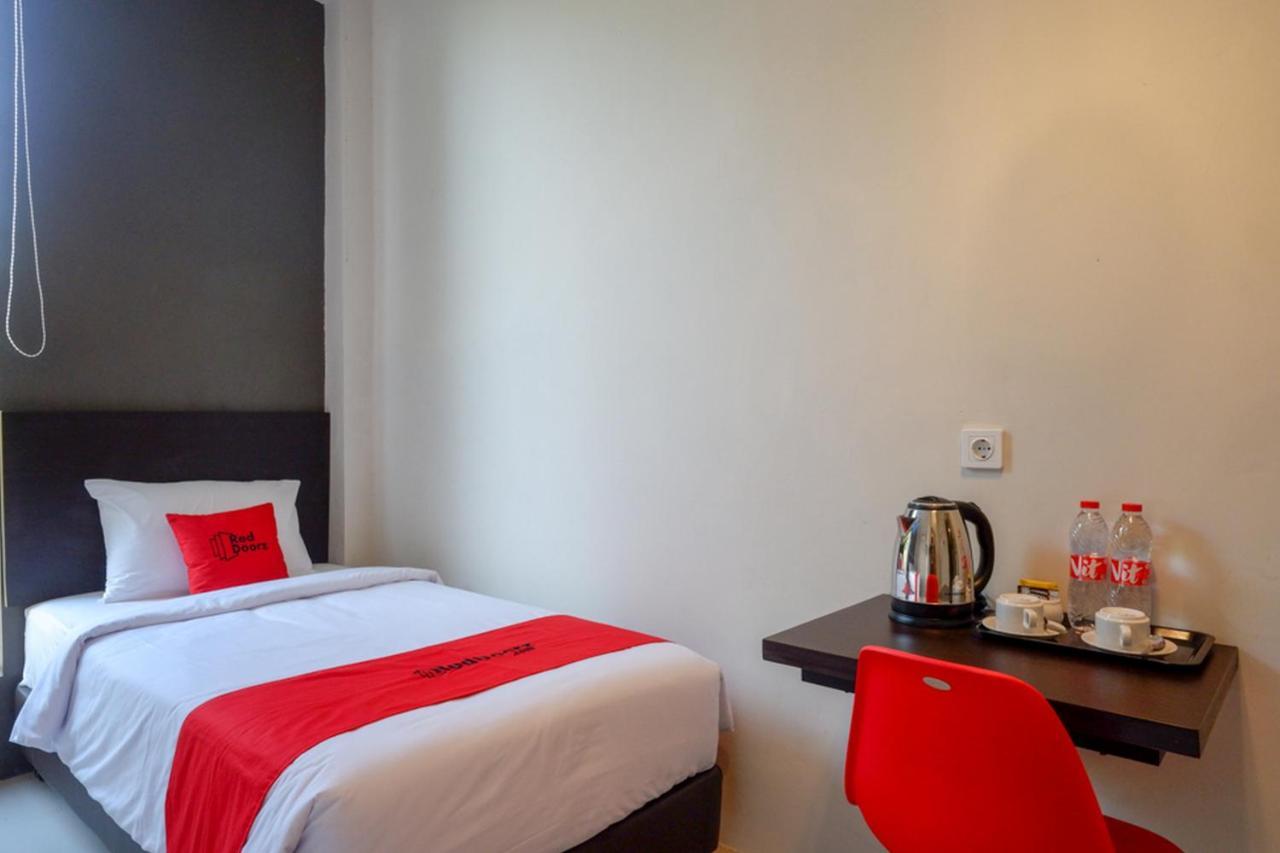 Reddoorz Plus Near Solo Baru Bagian luar foto