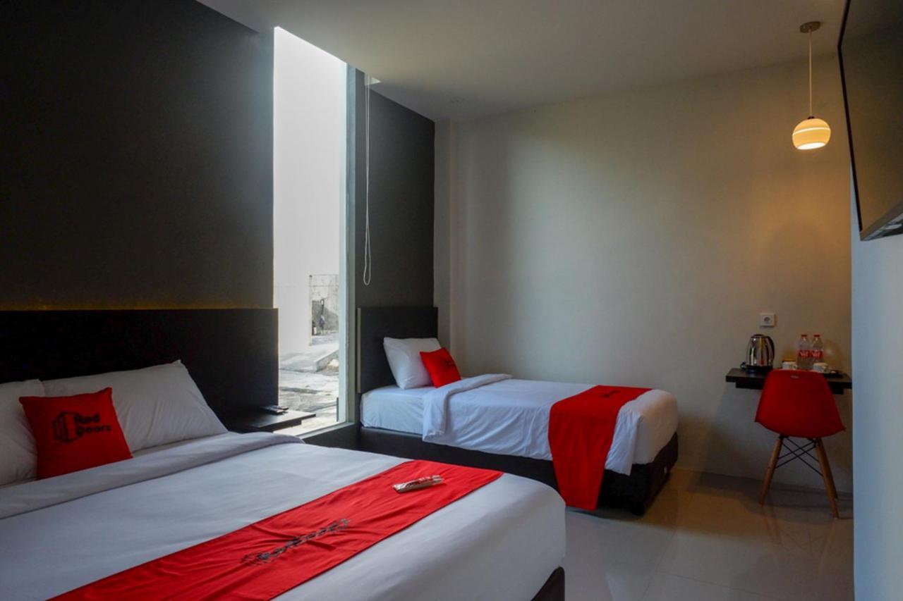 Reddoorz Plus Near Solo Baru Bagian luar foto