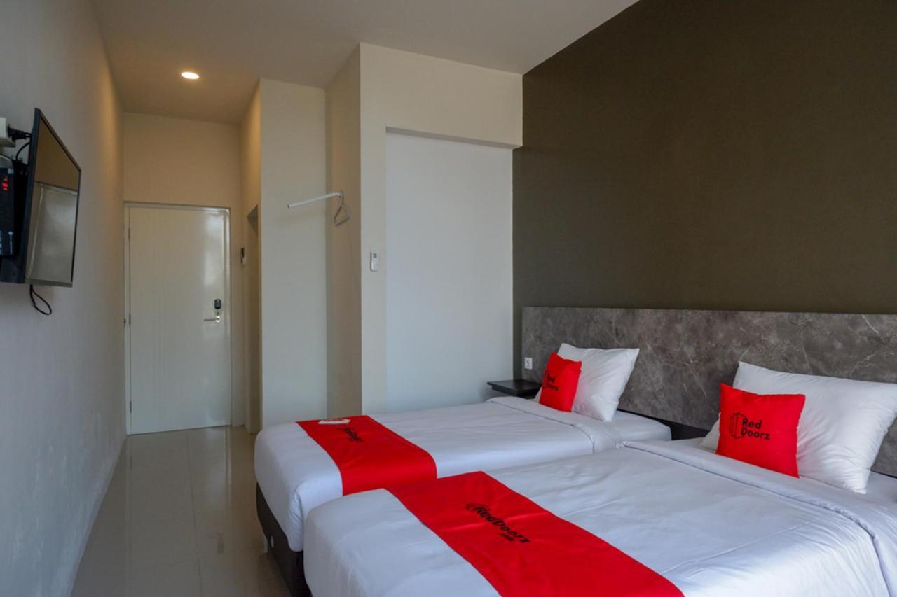 Reddoorz Plus Near Solo Baru Bagian luar foto