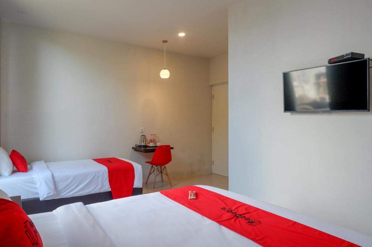 Reddoorz Plus Near Solo Baru Bagian luar foto