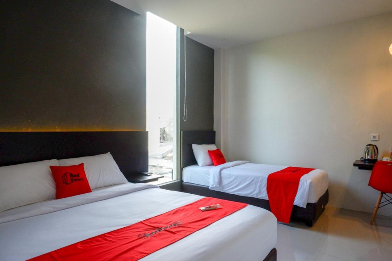 Reddoorz Plus Near Solo Baru Bagian luar foto