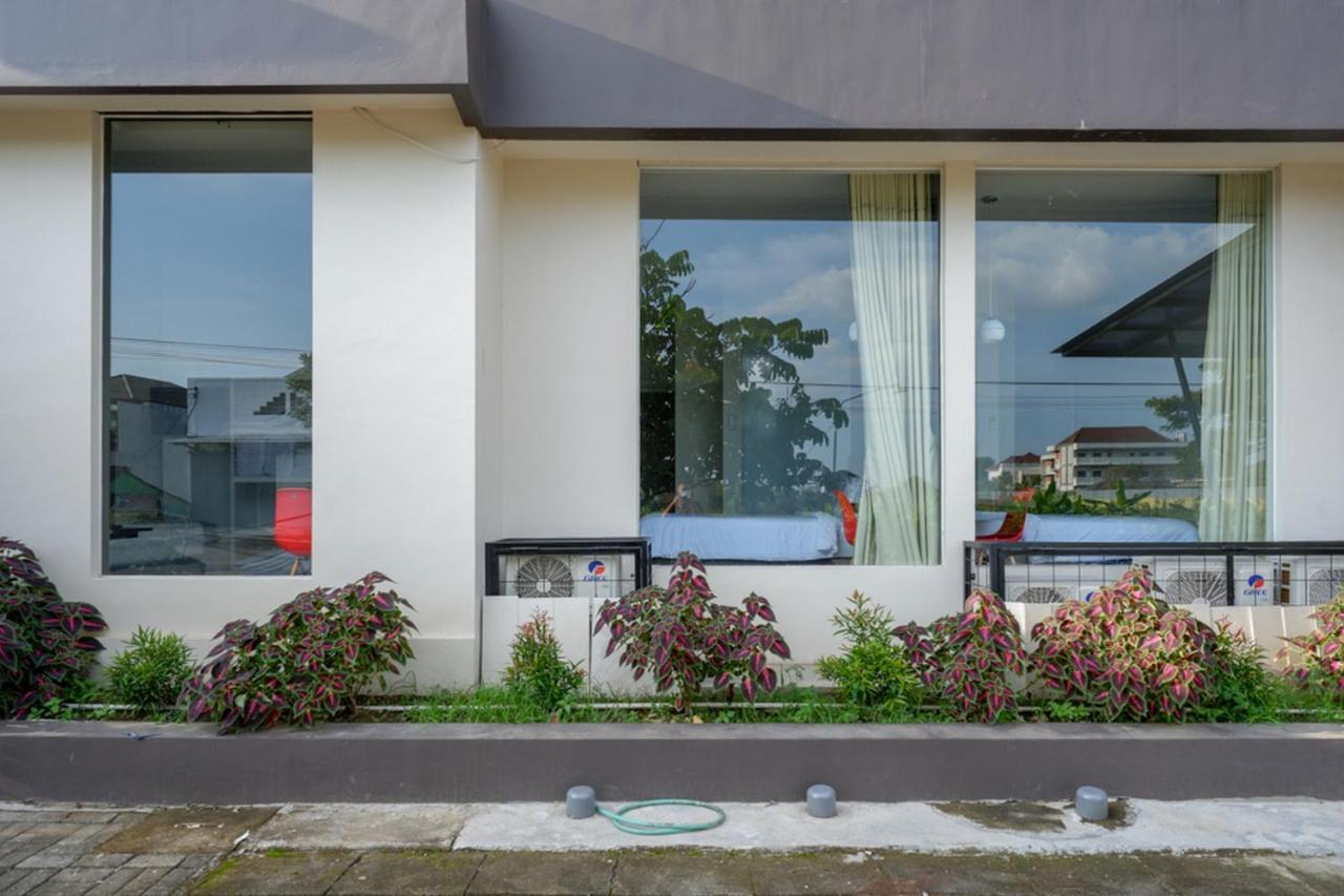 Reddoorz Plus Near Solo Baru Bagian luar foto