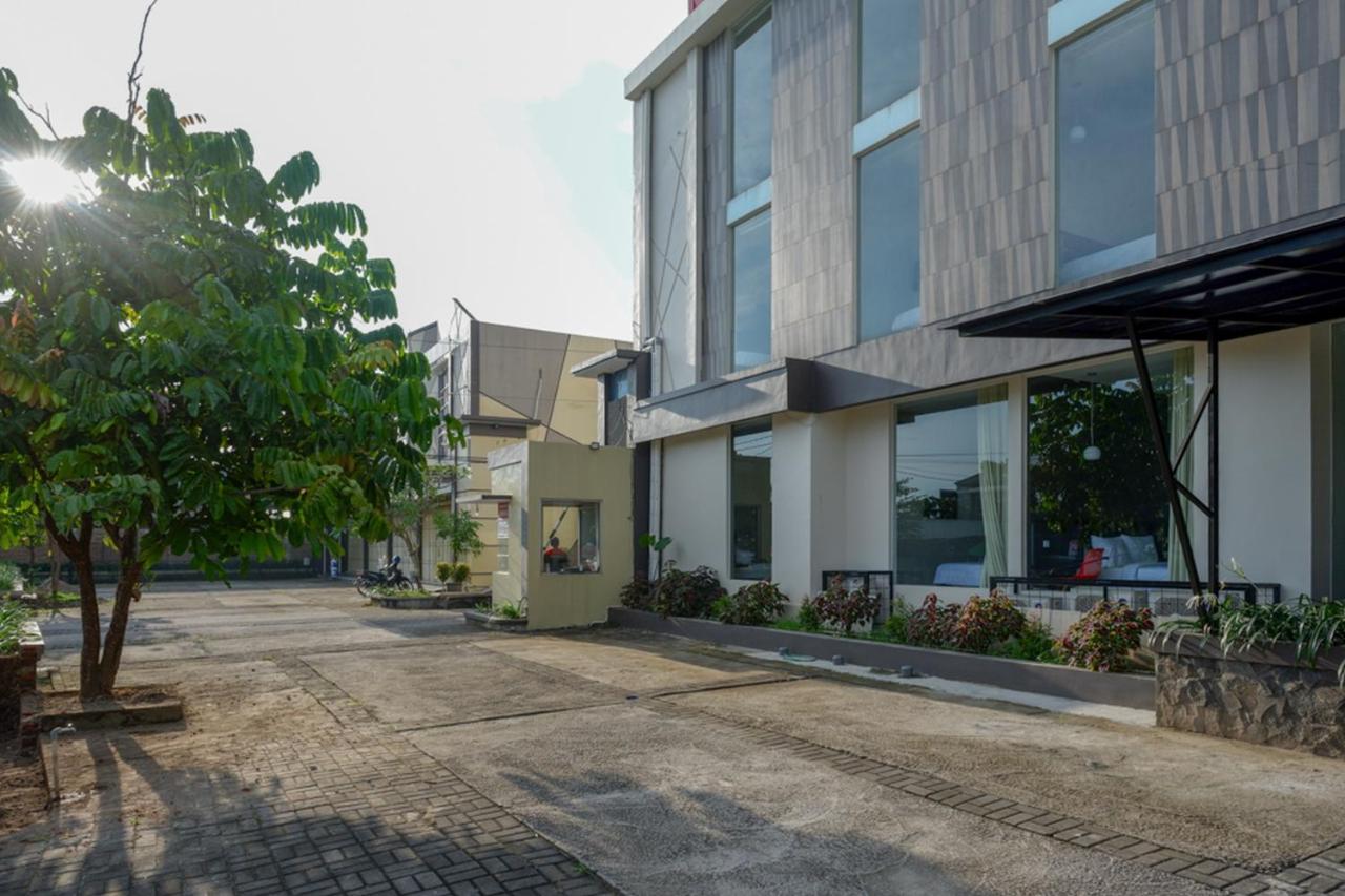 Reddoorz Plus Near Solo Baru Bagian luar foto