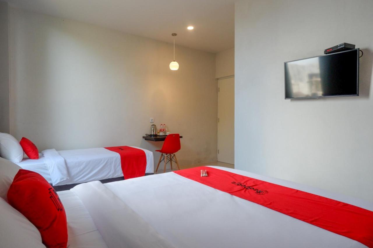 Reddoorz Plus Near Solo Baru Bagian luar foto